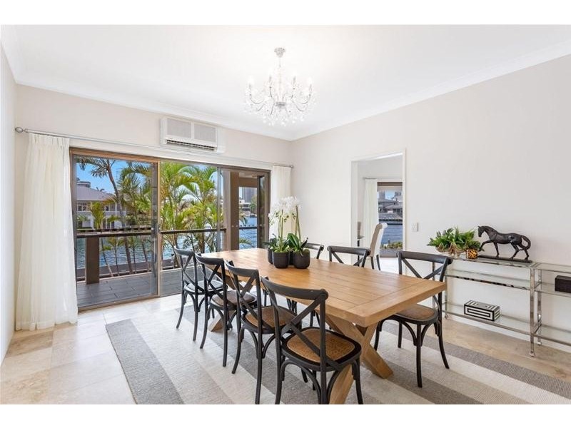 124 Commodore Drive, Paradise Waters QLD 4217