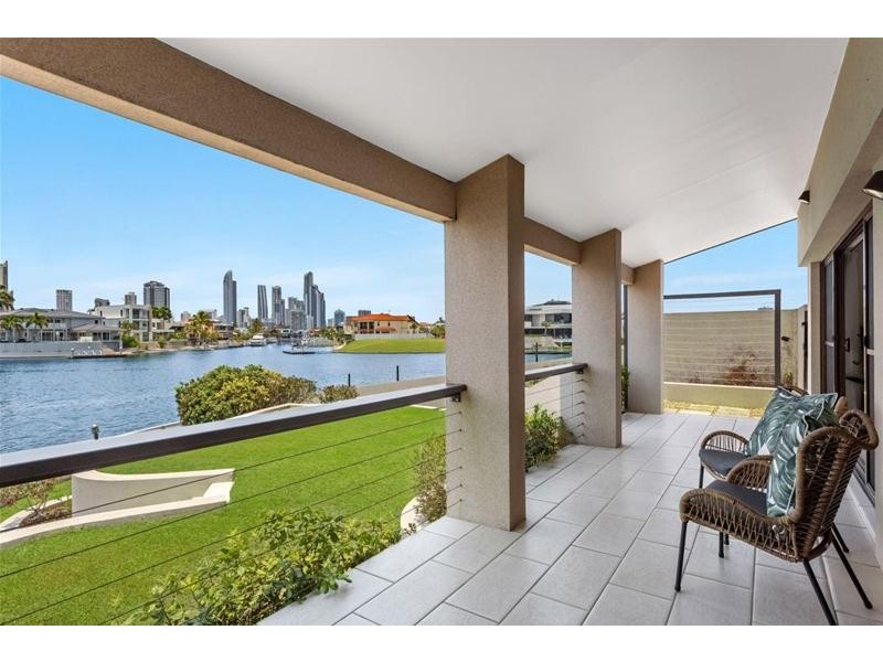 124 Commodore Drive, Paradise Waters QLD 4217