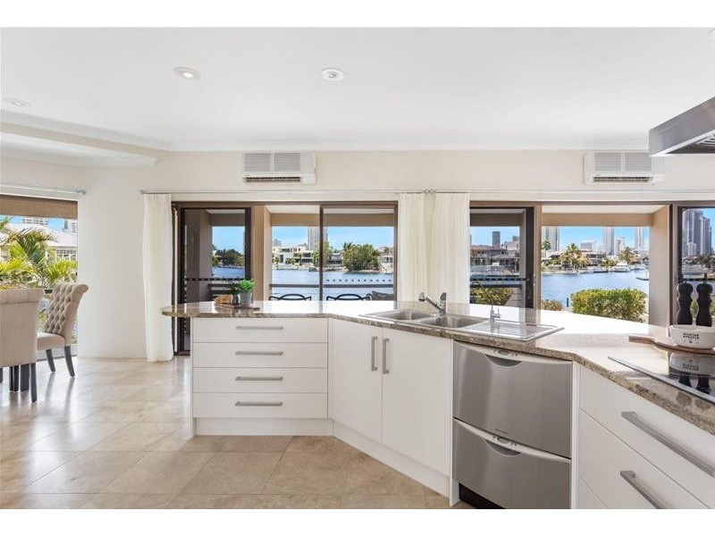 124 Commodore Drive, Paradise Waters QLD 4217