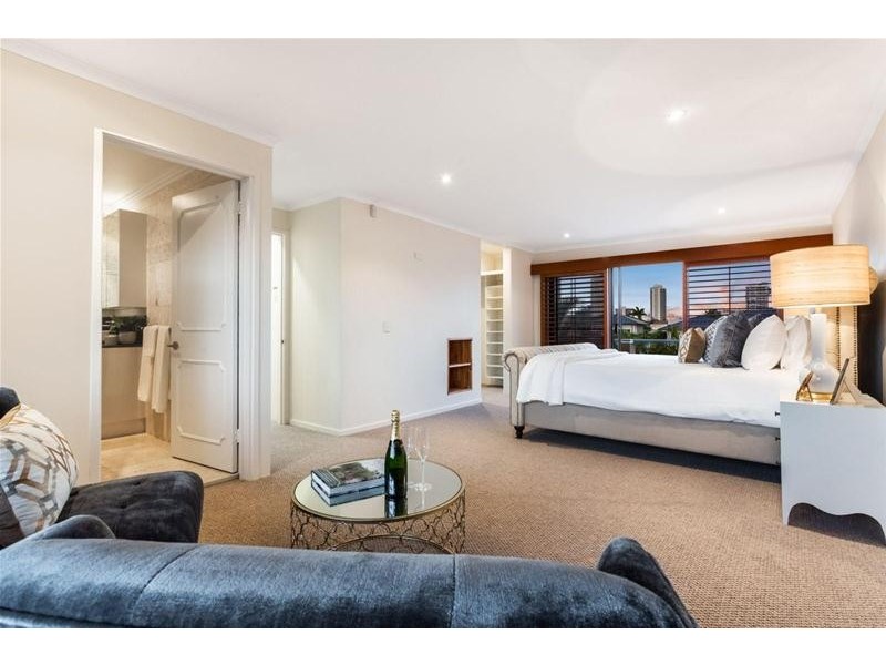 124 Commodore Drive, Paradise Waters QLD 4217