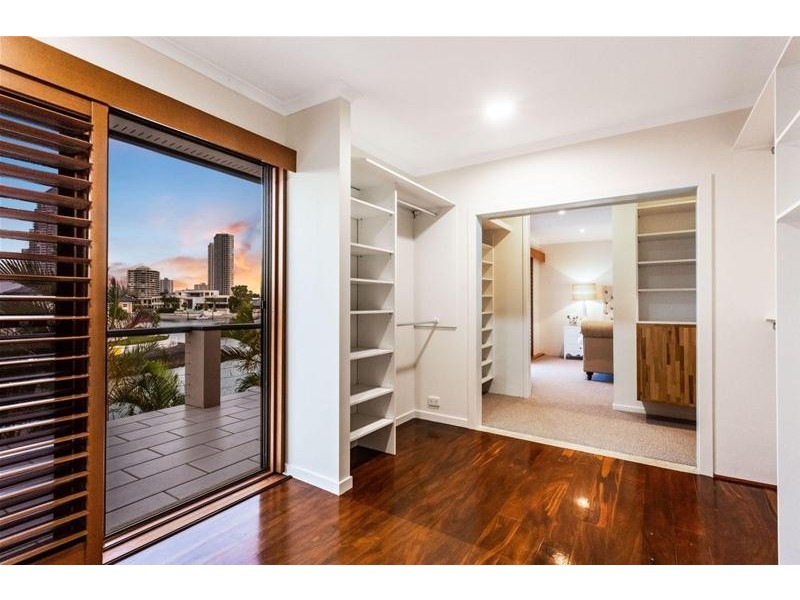 124 Commodore Drive, Paradise Waters QLD 4217