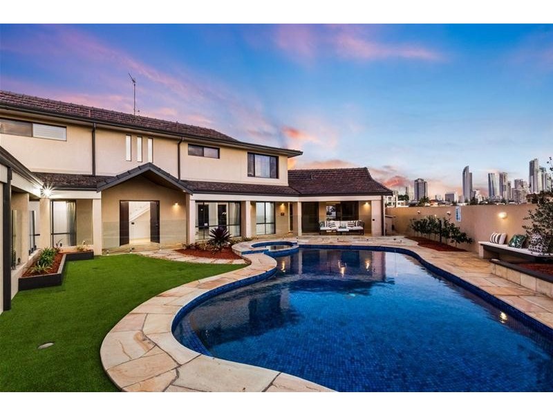 124 Commodore Drive, Paradise Waters QLD 4217