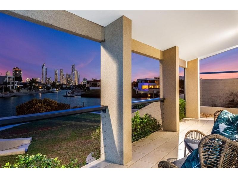 124 Commodore Drive, Paradise Waters QLD 4217