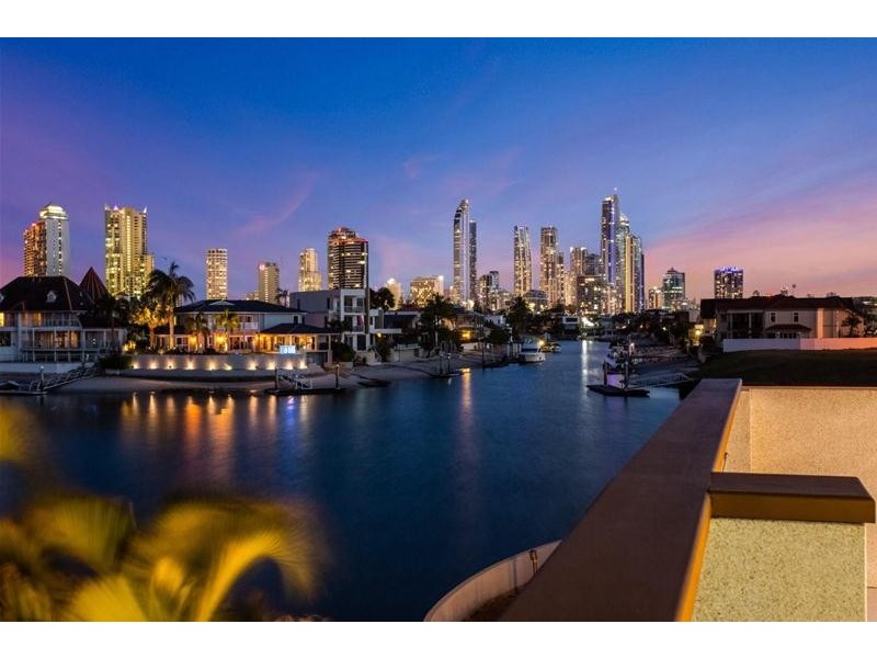 124 Commodore Drive, Paradise Waters QLD 4217