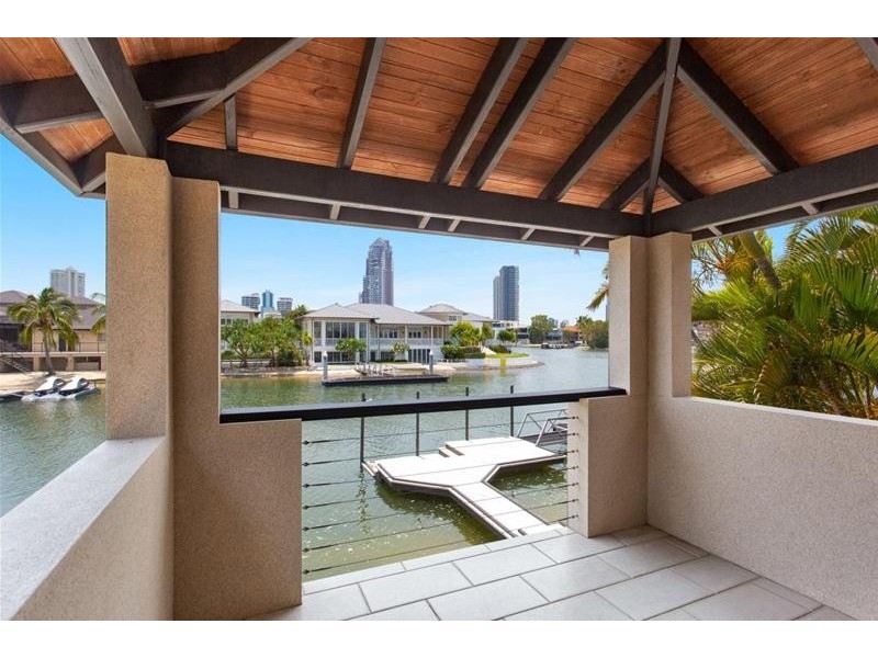 124 Commodore Drive, Paradise Waters QLD 4217