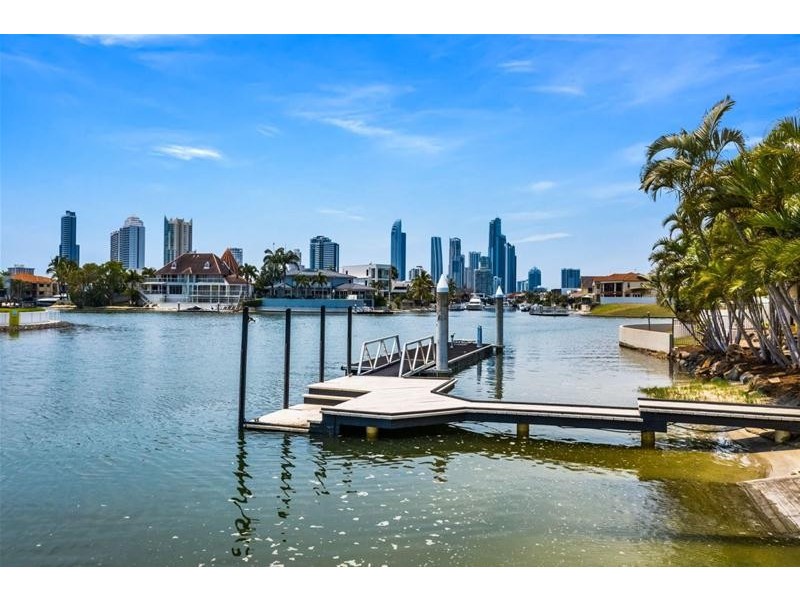 124 Commodore Drive, Paradise Waters QLD 4217