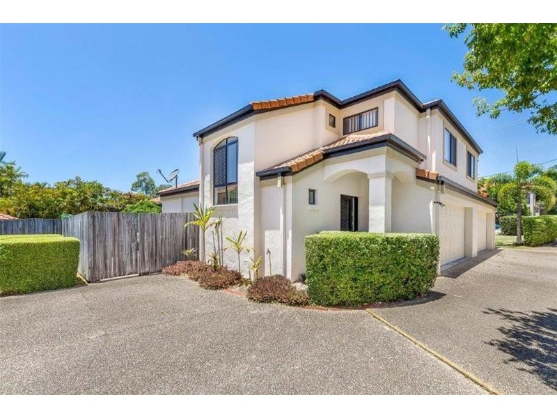 2/123 Pohlman Street, Southport QLD 4215