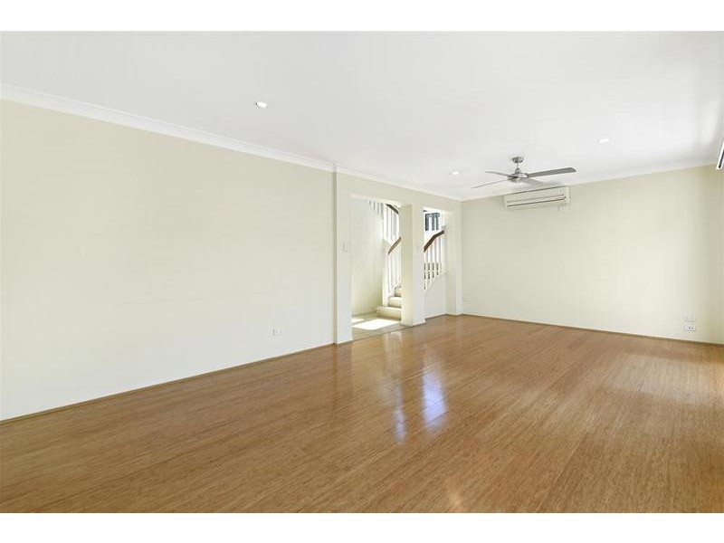 2/123 Pohlman Street, Southport QLD 4215