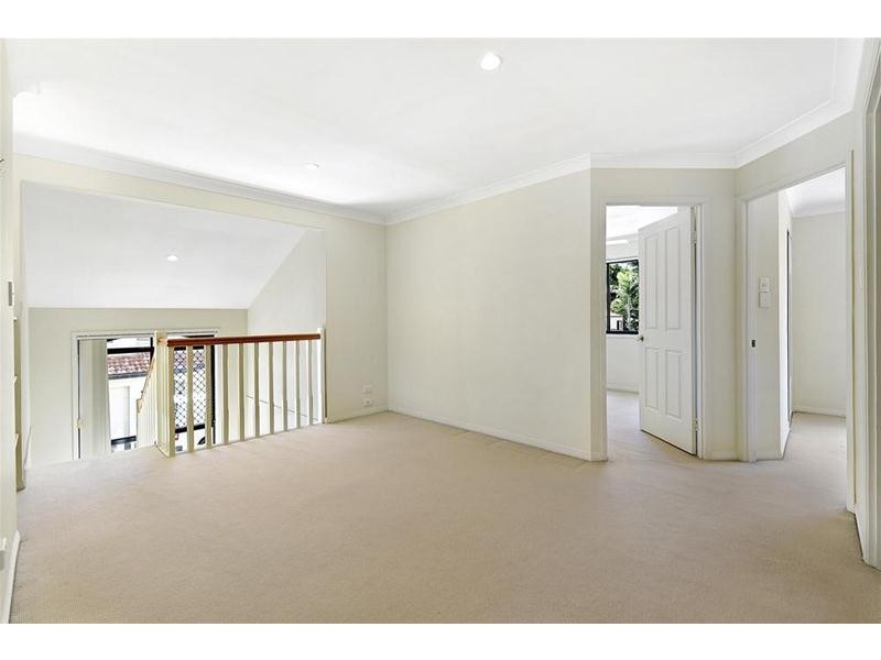 2/123 Pohlman Street, Southport QLD 4215