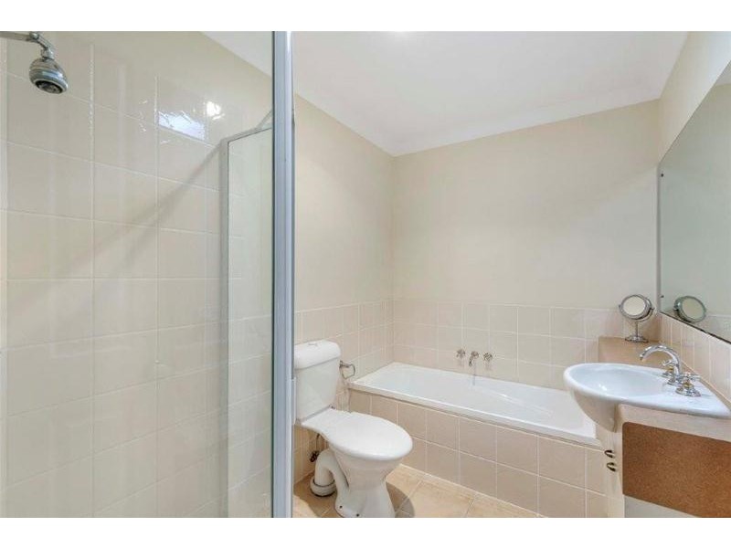 2/123 Pohlman Street, Southport QLD 4215