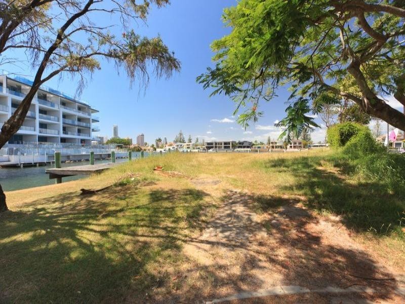 2 Holborow Close, Surfers Paradise QLD 4217