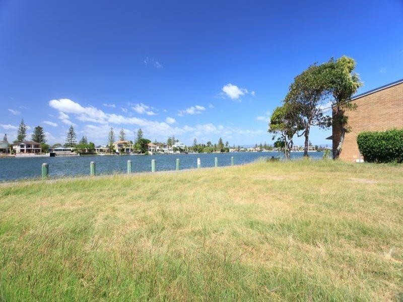 2 Holborow Close, Surfers Paradise QLD 4217