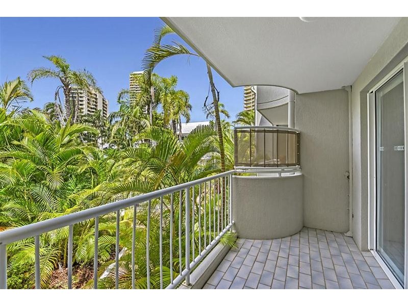 11 Breaker Street, Main Beach QLD 4217