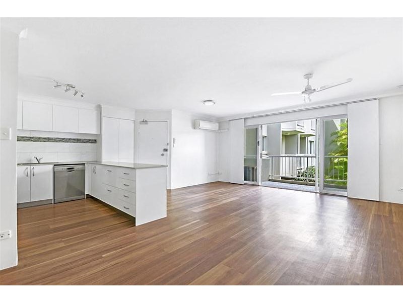 11 Breaker Street, Main Beach QLD 4217