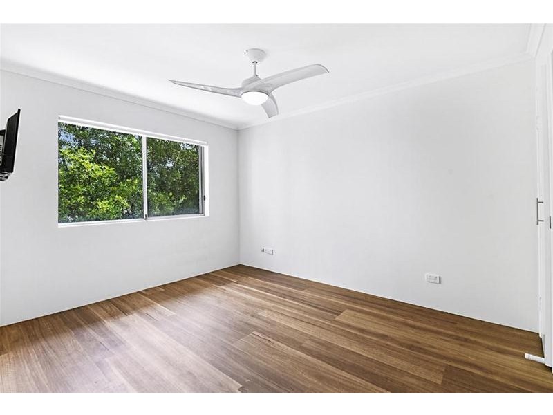 11 Breaker Street, Main Beach QLD 4217