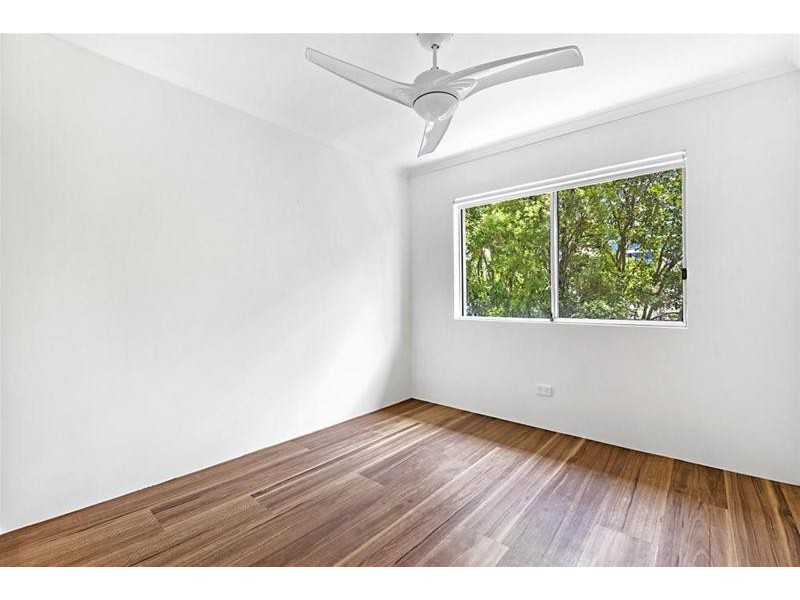 11 Breaker Street, Main Beach QLD 4217