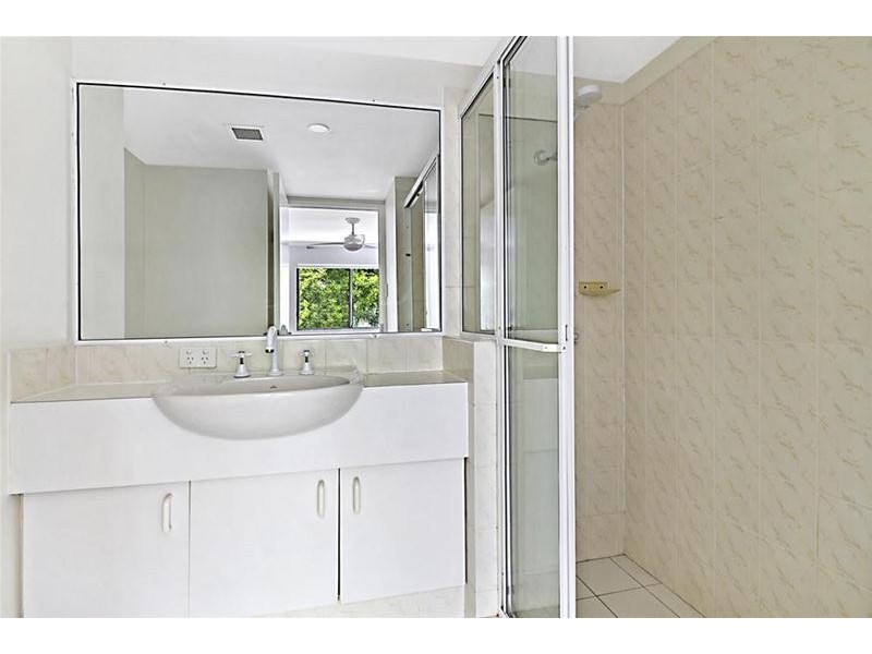 11 Breaker Street, Main Beach QLD 4217