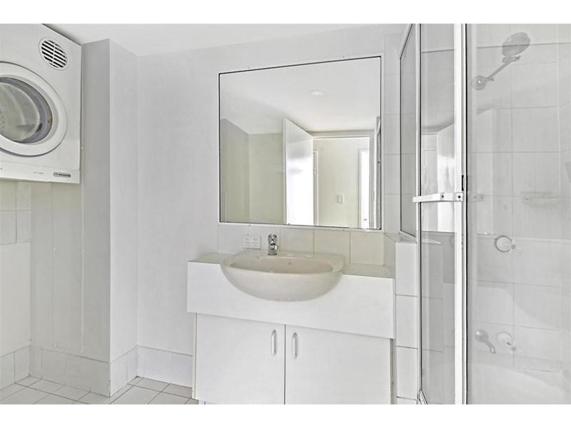 11 Breaker Street, Main Beach QLD 4217