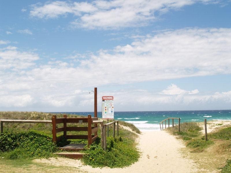 11 Breaker Street, Main Beach QLD 4217