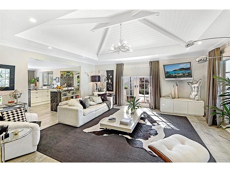 6 Viking Court, Paradise Waters QLD 4217