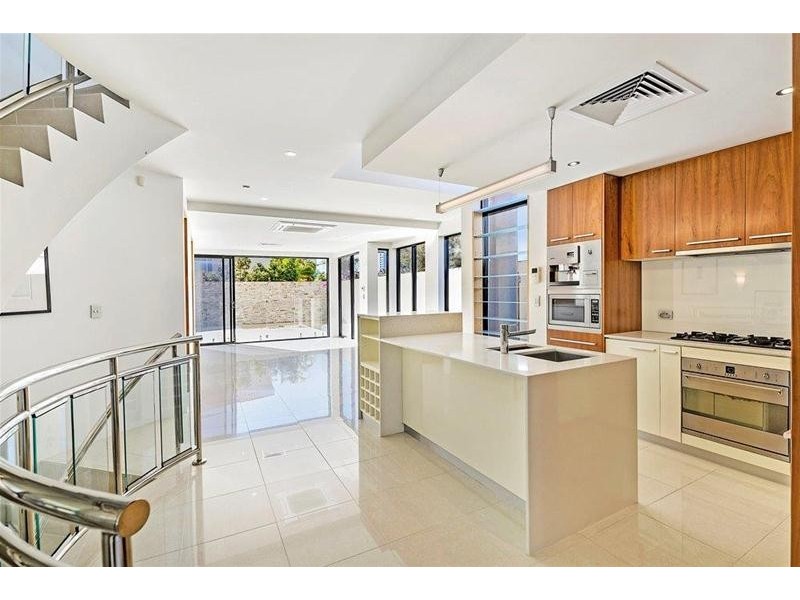 41A Peak Avenue, Main Beach QLD 4217