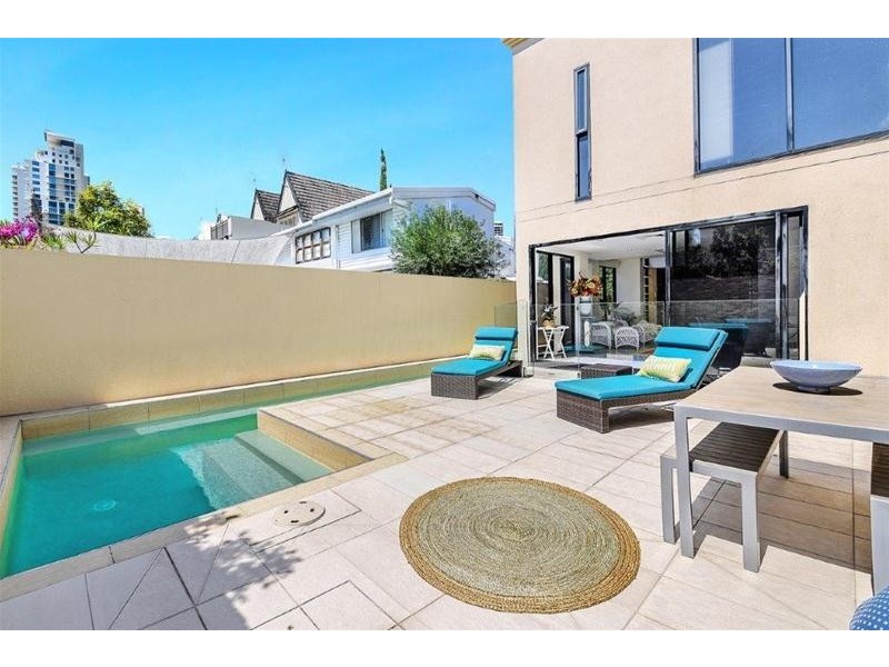 41A Peak Avenue, Main Beach QLD 4217