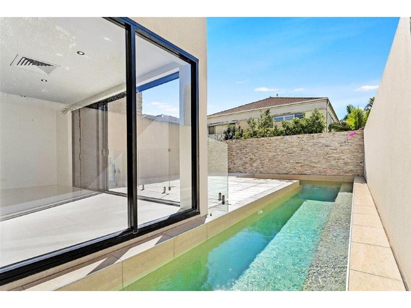 41A Peak Avenue, Main Beach QLD 4217