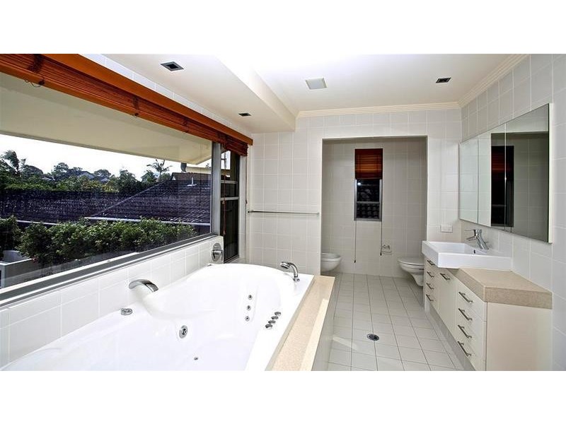 6 Biggs Place, Southport QLD 4215