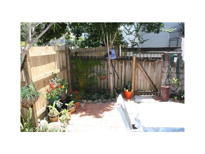 37  Markwell Avenue, Surfers Paradise QLD 4217