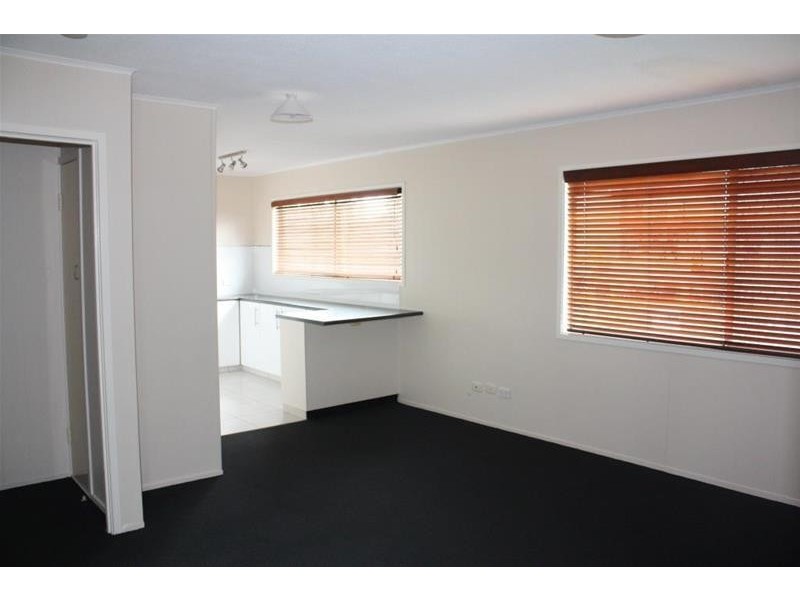 25 Leonard Avenue, Surfers Paradise QLD 4217