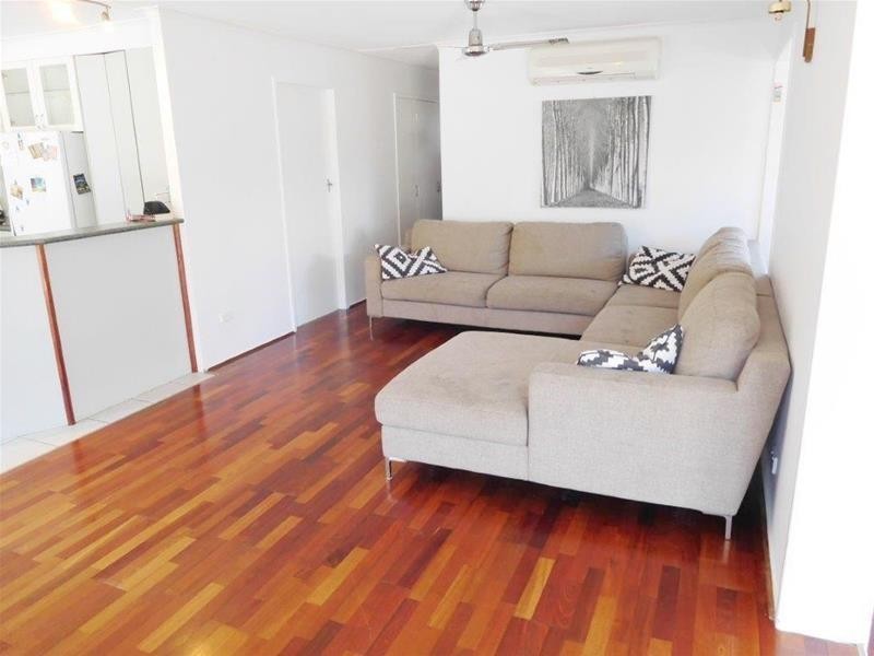 1/94 Imperial Parade, Labrador QLD 4215