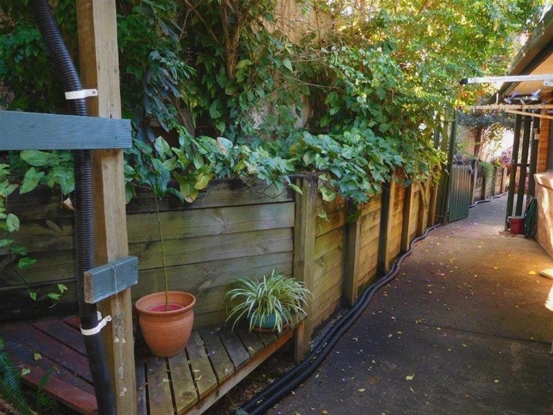 1 & 2/4 Virginia Grove, Southport QLD 4215