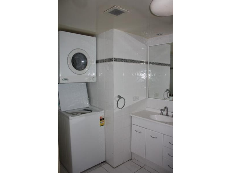 204/28 Northcliffe Terrace, Surfers Paradise QLD 4217