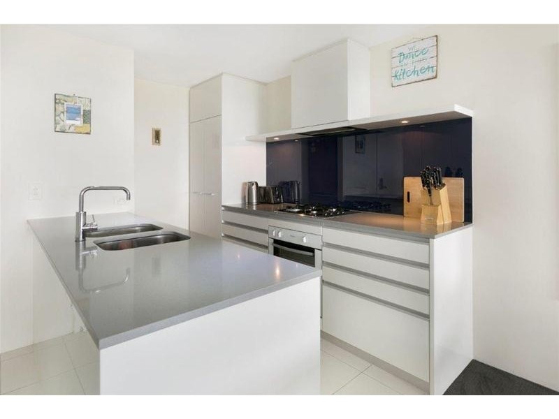 9 Ferny Avenue, Surfers Paradise QLD 4217