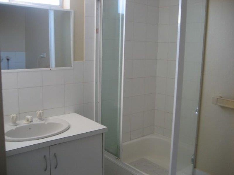 12 Leonard Avenue, Surfers Paradise QLD 4217