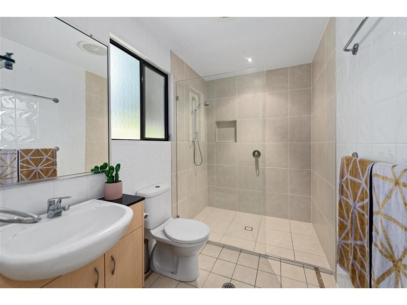 9a Greer Terrace, Southport QLD 4215