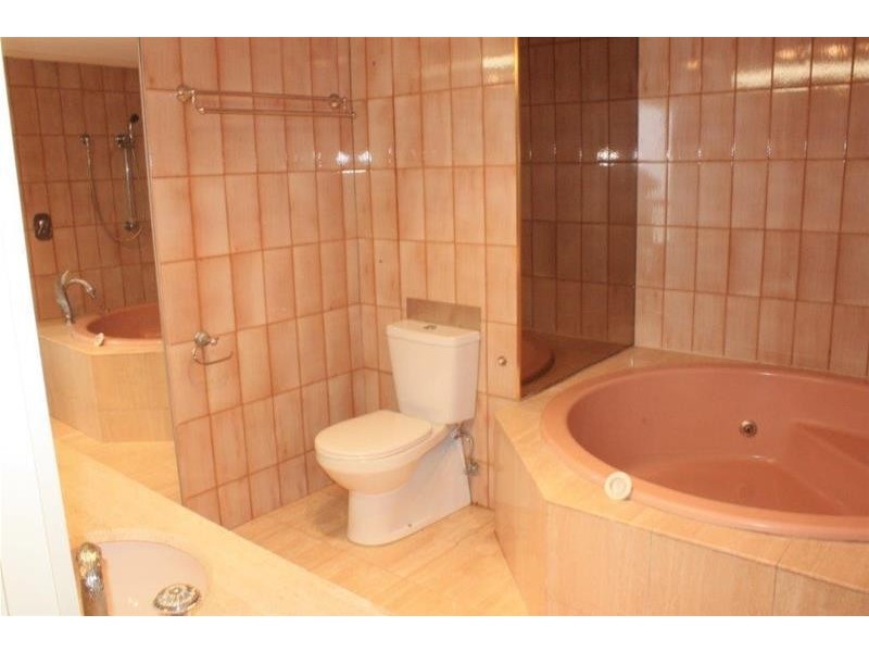 2/15 Old Burleigh Road, Broadbeach QLD 4218