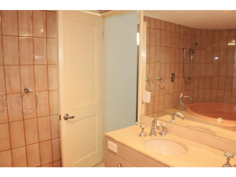 2/15 Old Burleigh Road, Broadbeach QLD 4218