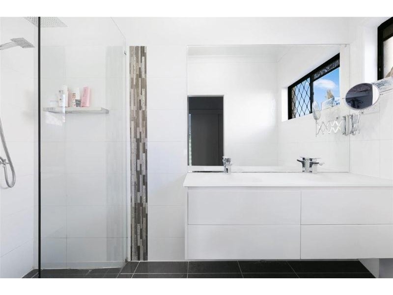 6 Norseman Court, Paradise Waters QLD 4217