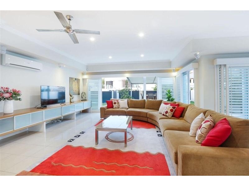 30 Hughes Avenue, Main Beach QLD 4217