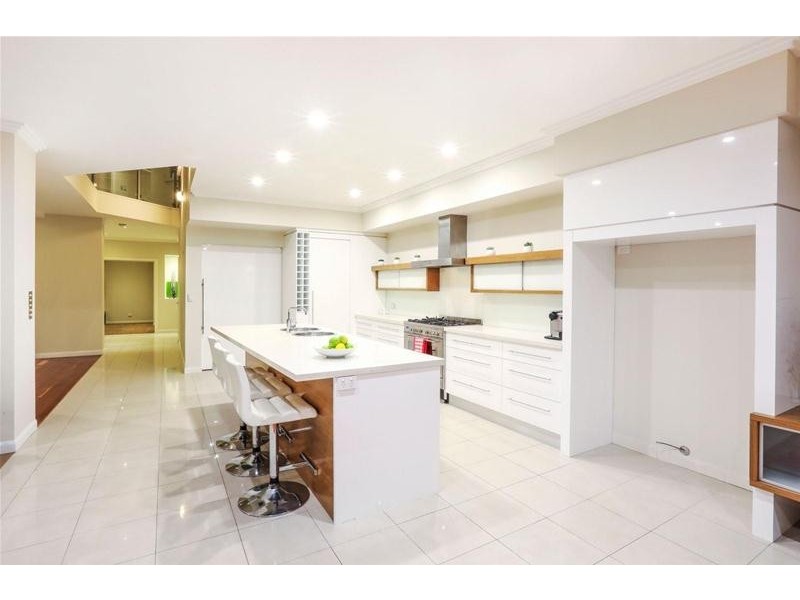 30 Hughes Avenue, Main Beach QLD 4217