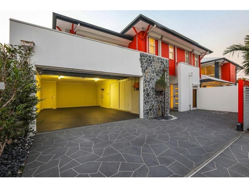 30 Hughes Avenue, Main Beach QLD 4217