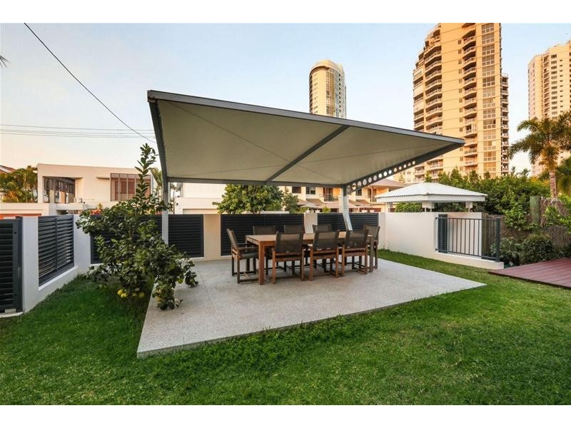 30 Hughes Avenue, Main Beach QLD 4217