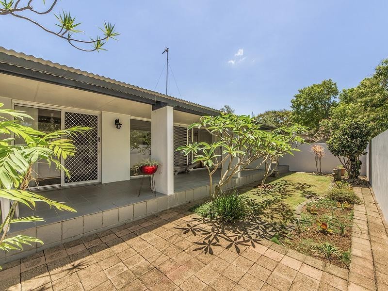 2 Milan Court, Isle Of Capri QLD 4217