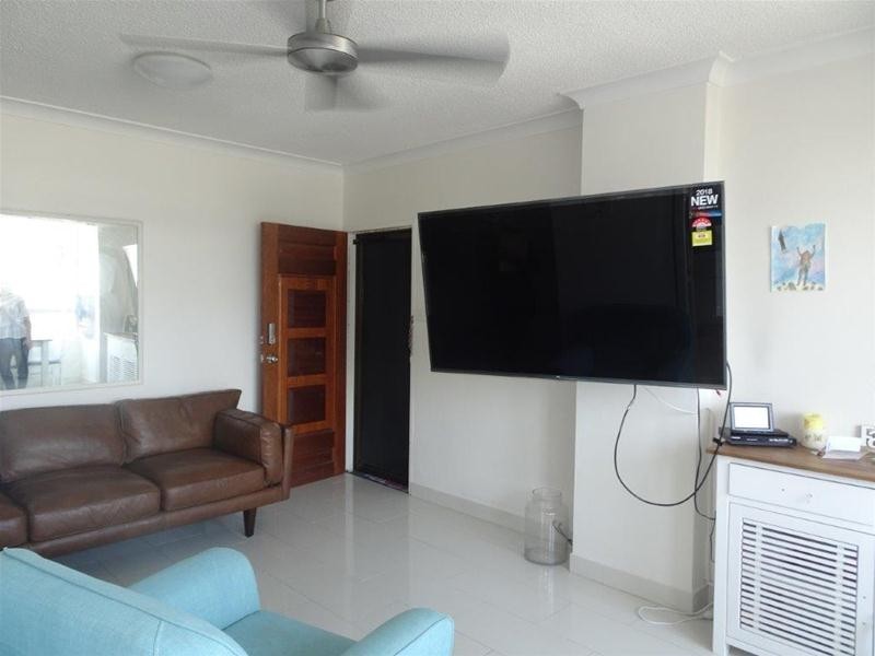 18/15 Pacific Street, Main Beach QLD 4217