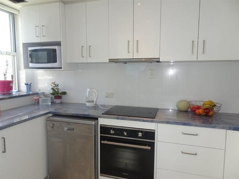 18/15 Pacific Street, Main Beach QLD 4217