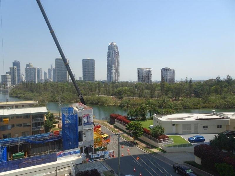 18/15 Pacific Street, Main Beach QLD 4217