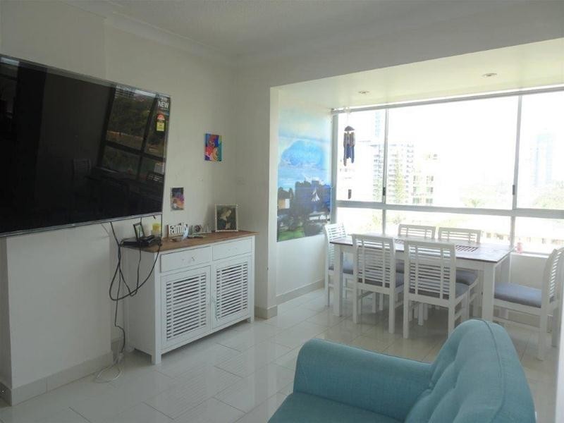 18/15 Pacific Street, Main Beach QLD 4217