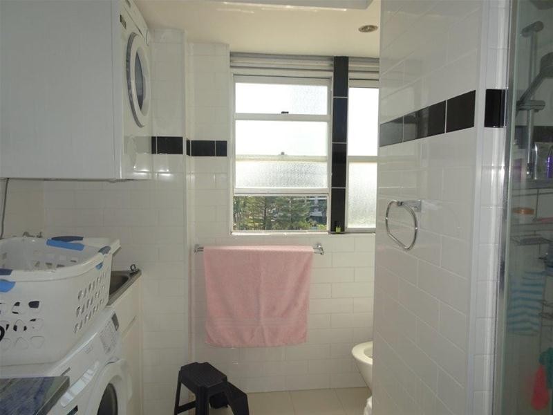 18/15 Pacific Street, Main Beach QLD 4217