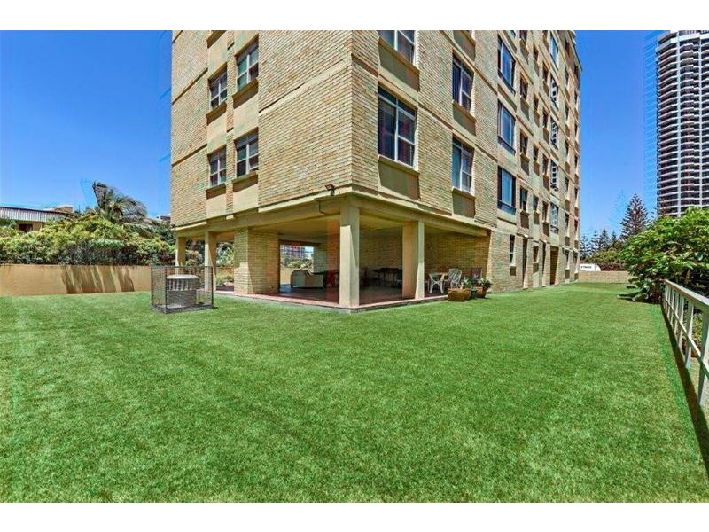 18/15 Pacific Street, Main Beach QLD 4217